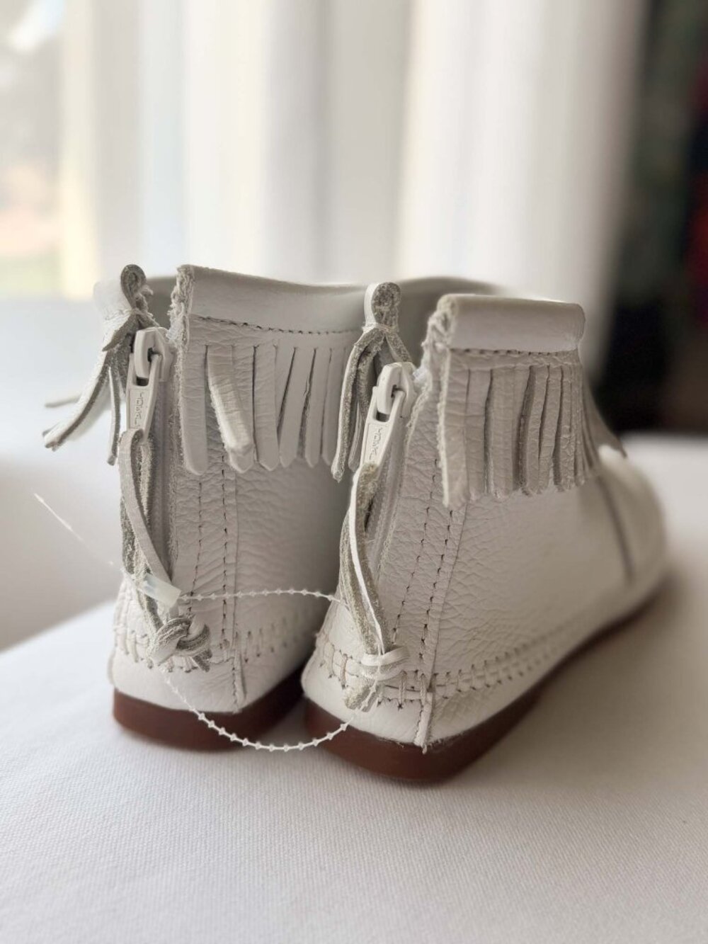 Minnetonka White Leather Fringe Boots Size 8.5, New - Picture 3 of 12